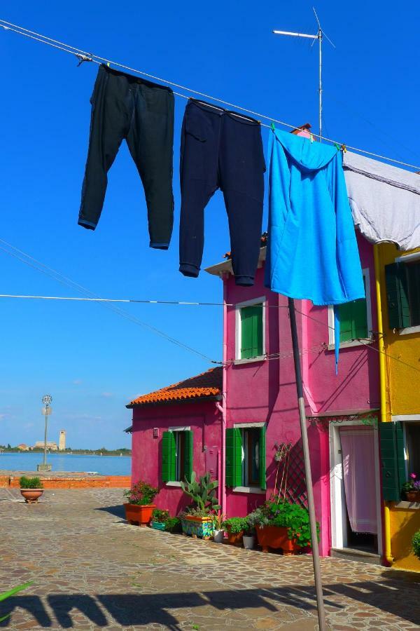 Night Galleria Holiday Home - Bed & Art In Burano - The Pink House Kültér fotó