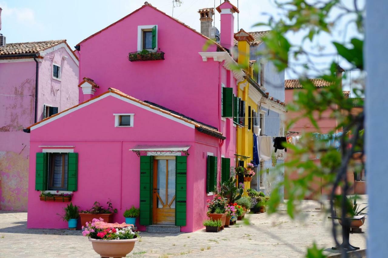 Night Galleria Holiday Home - Bed & Art In Burano - The Pink House Kültér fotó
