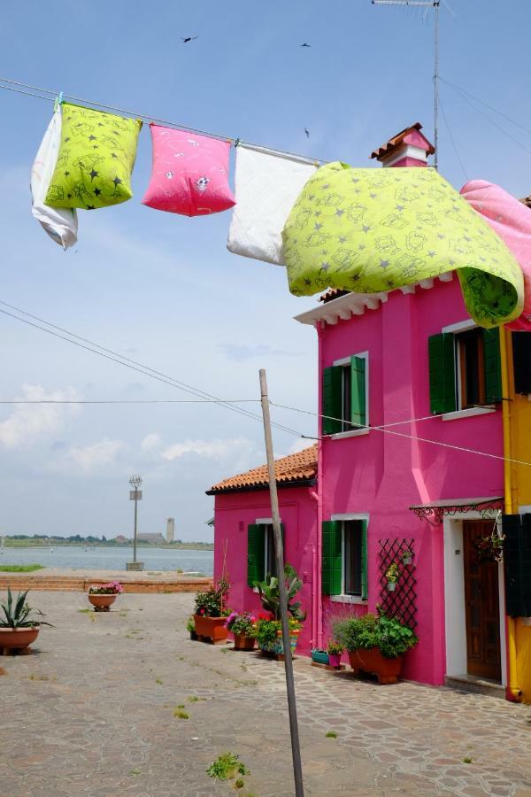 Night Galleria Holiday Home - Bed & Art In Burano - The Pink House Kültér fotó
