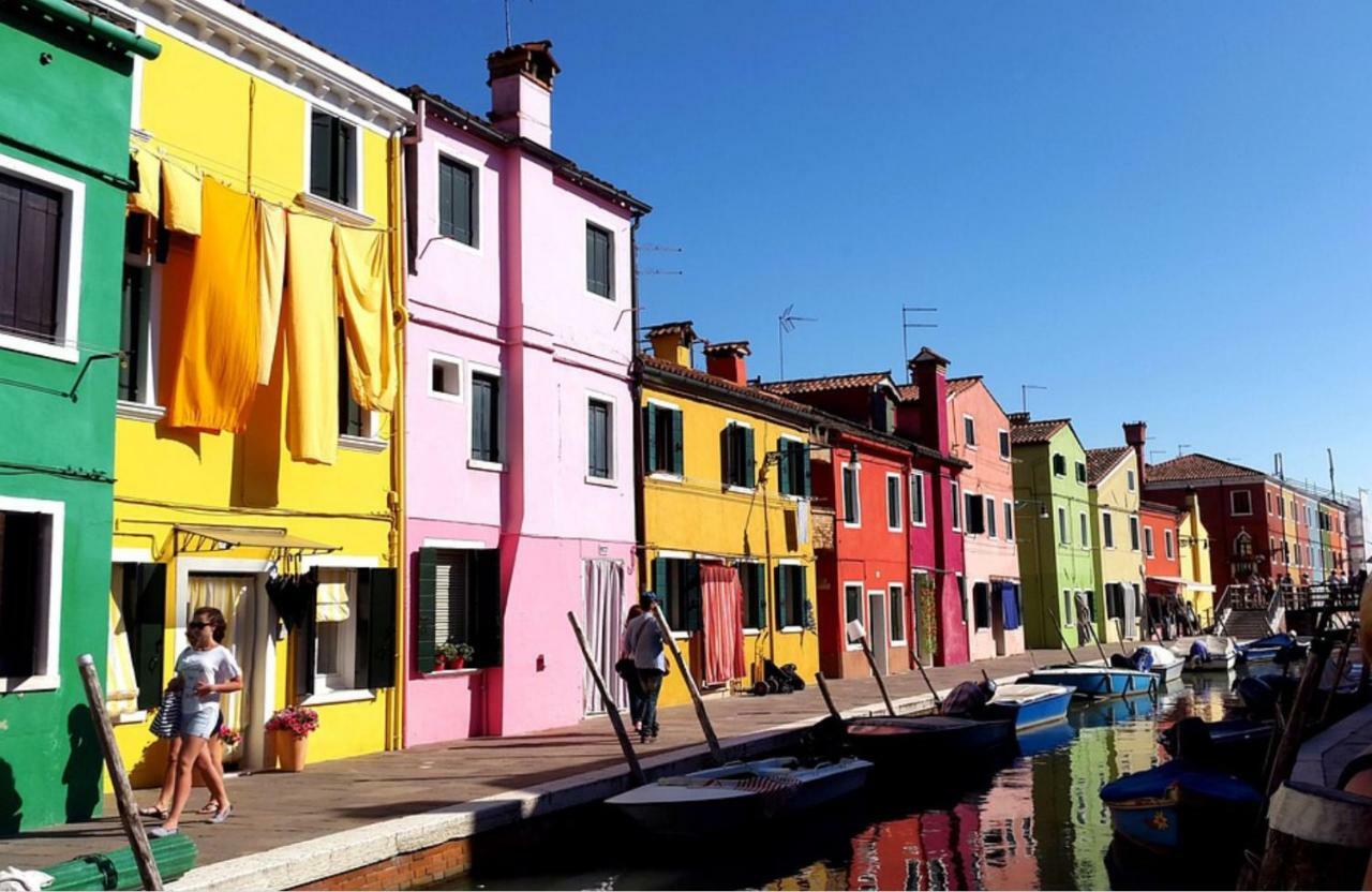 Night Galleria Holiday Home - Bed & Art In Burano - The Pink House Kültér fotó