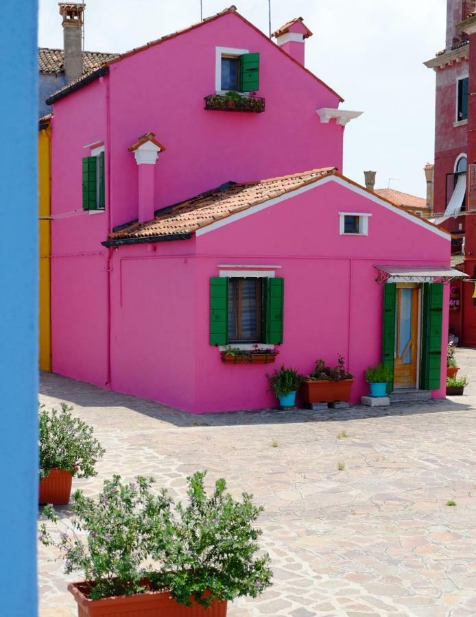 Night Galleria Holiday Home - Bed & Art In Burano - The Pink House Kültér fotó